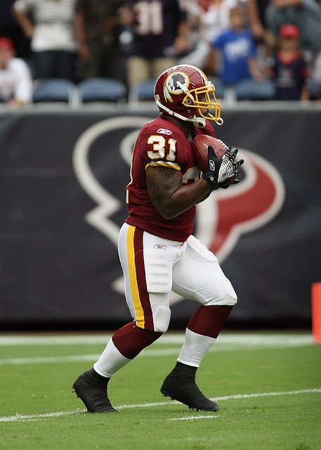 骑士全队首节手感不佳，投篮仅25投8中&已落后老鹰10分